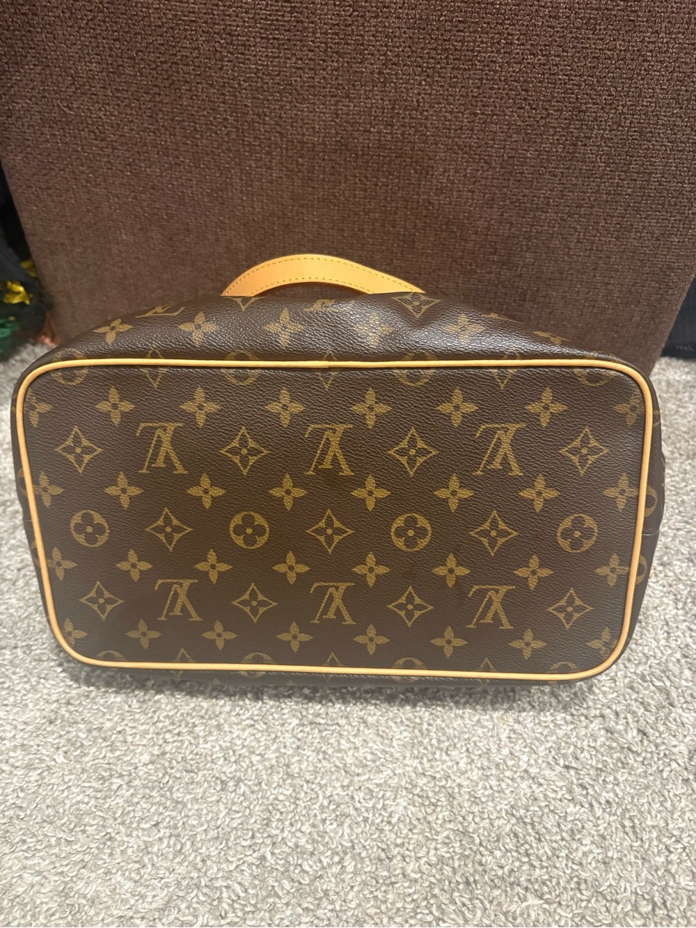 Louis Vuitton - Picture 10 of 16